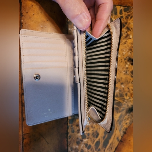 Kate Spade 2-tone wallet - Picture 7 of 10